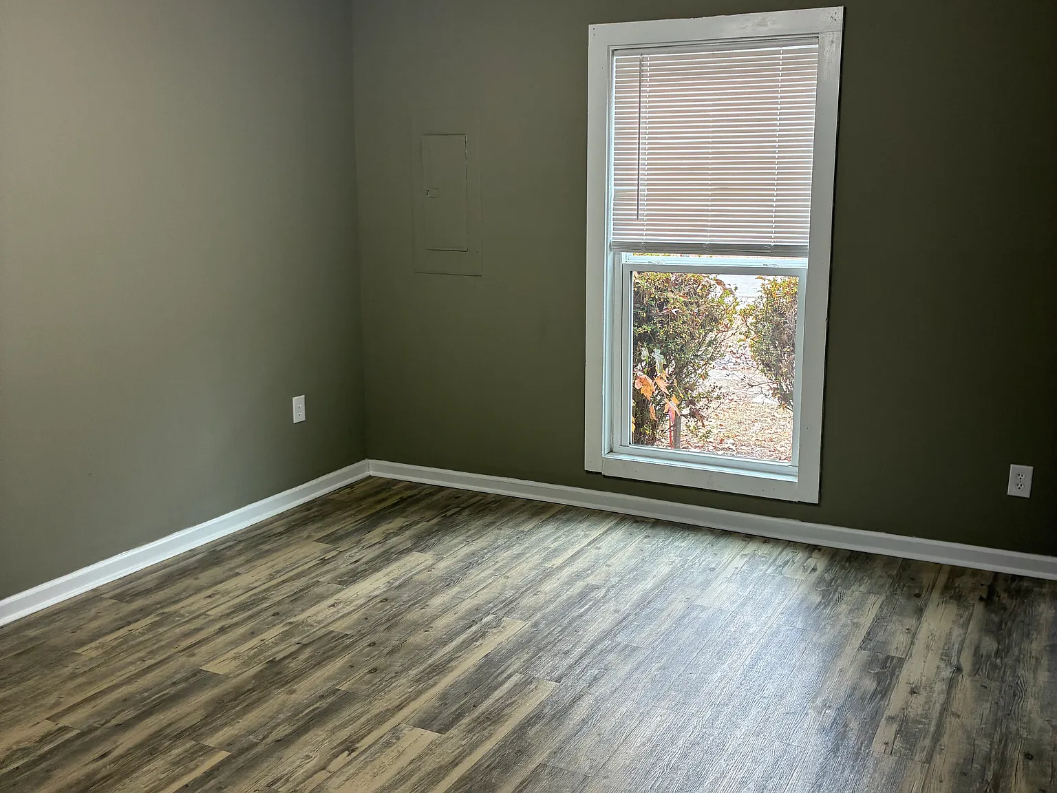 5882 Aftonshire Dr — Photo 4