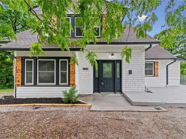 11319 E 10th St S, Independence, MO 64054