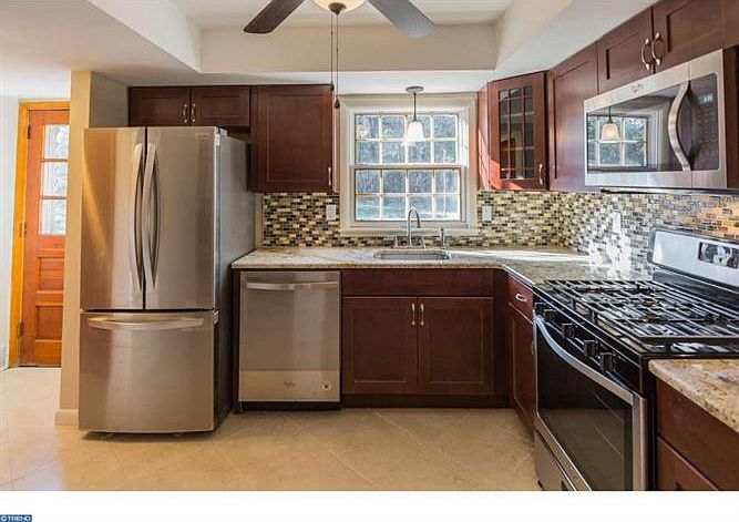 1st image of 52 Lobelia Ave