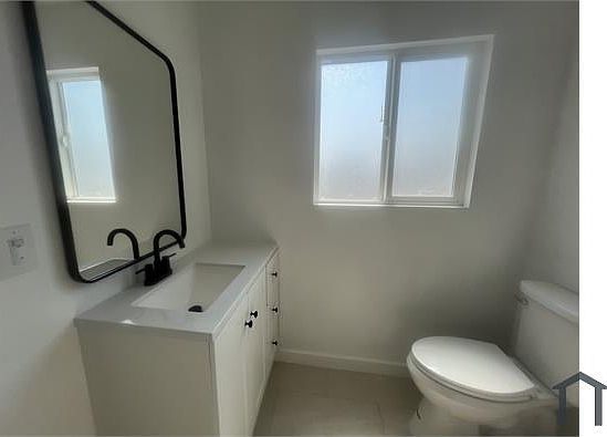 4th image of 352 E Plymouth St