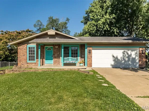 17 Oak Knoll Dr, Saint Peters, MO 63376
