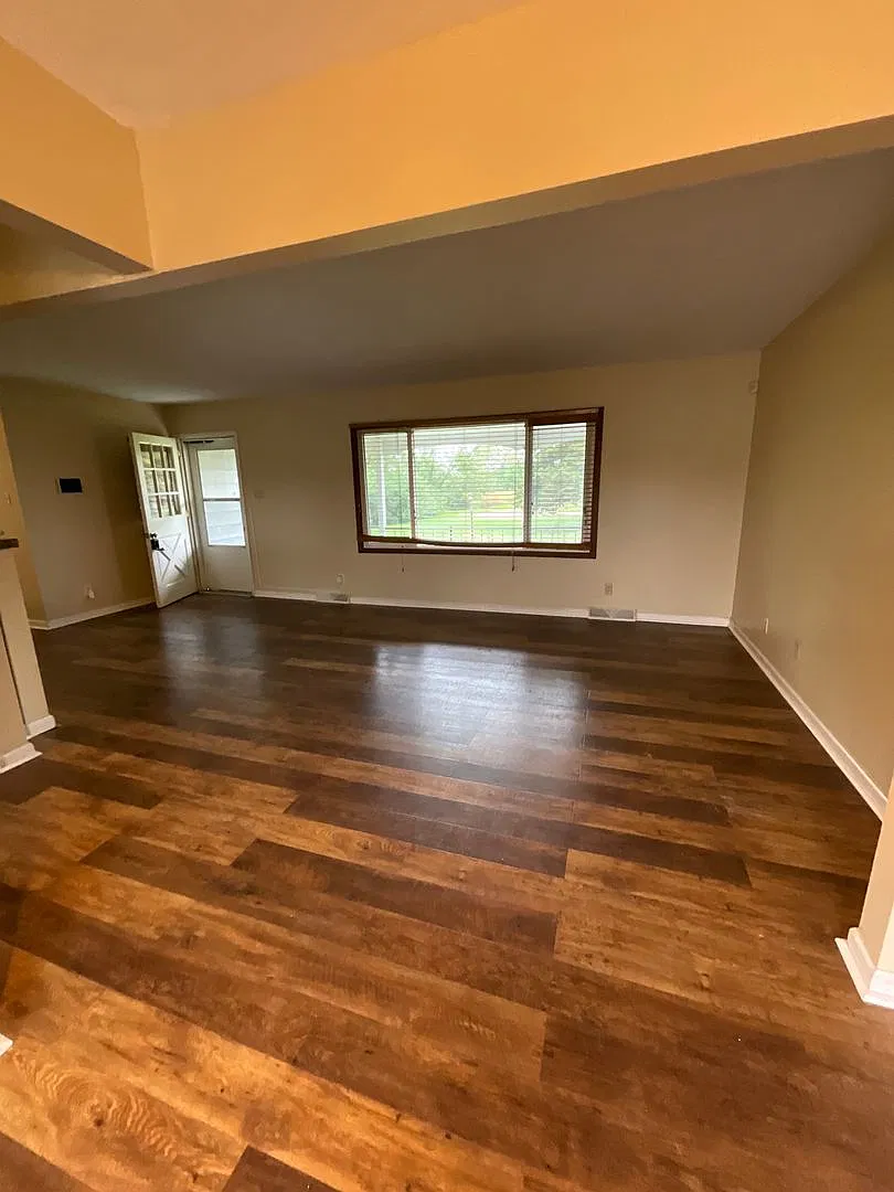 Available Immediately 3 Bedroom / 2 Bath Home in Auburn/Washburn School District — Photo 3