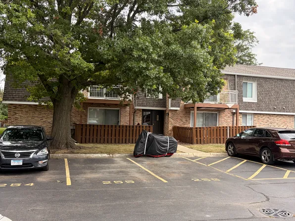1802 Plum Grove Rd #2, Rolling Meadows, IL 60008