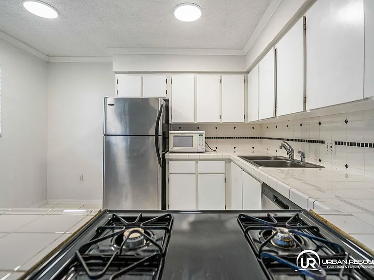 3265 Virginia St #18 — Photo 16