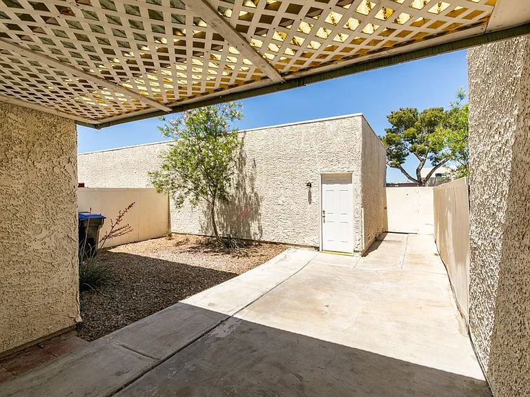 784 Anne Ln — Photo 6