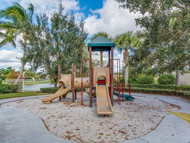 4506 Illicium Dr — Photo 35