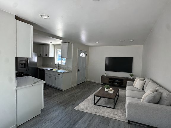 4th image of 6112-14 Pembroke Dr