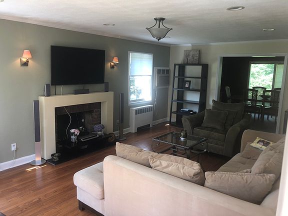 5th image of 123 Barberry Ln