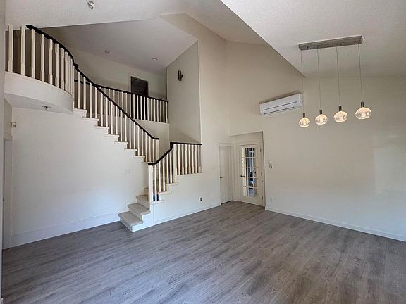 3rd image of 5531 Cornwall Dr #72