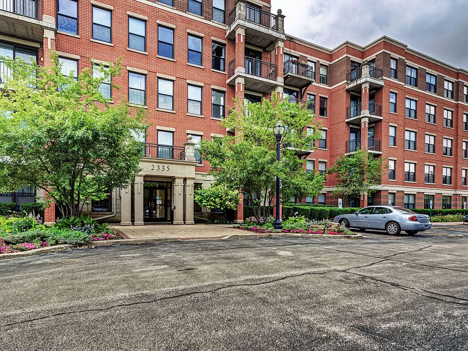 1st image of 2335 W Belle Plaine Ave APT 209