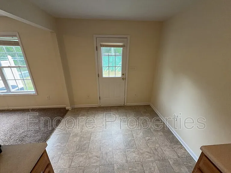 448 Anna St — Photo 3