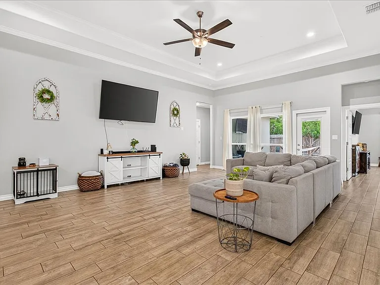 2445 Manuel Ln — Photo 23