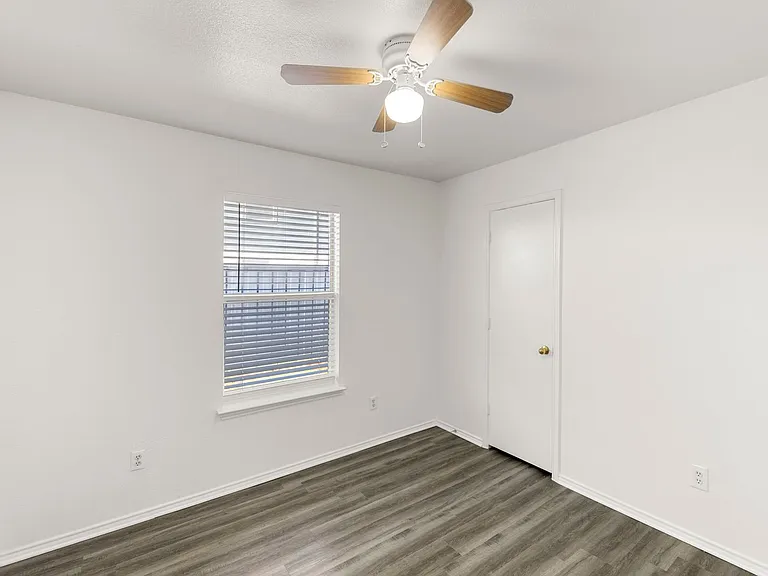 3709 Martha Ln — Photo 17