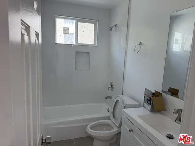 1499 W 35th Pl #3 — Photo 6