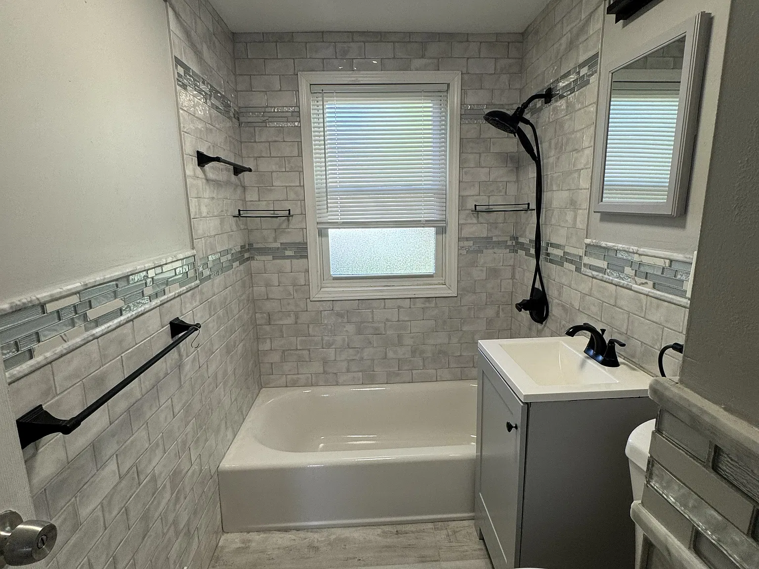 2 bed, 900 sqft, $2,800 — Photo 3