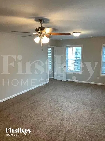 5 bed, 4.5 bath, 3698 sqft, $3,515 — Photo 4