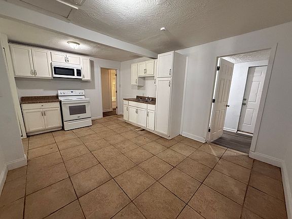 3rd image of 1438 N Brown Ave