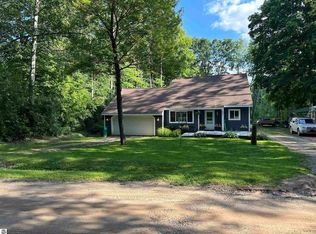 2201 Fawn Cir, Harrison, MI 48625