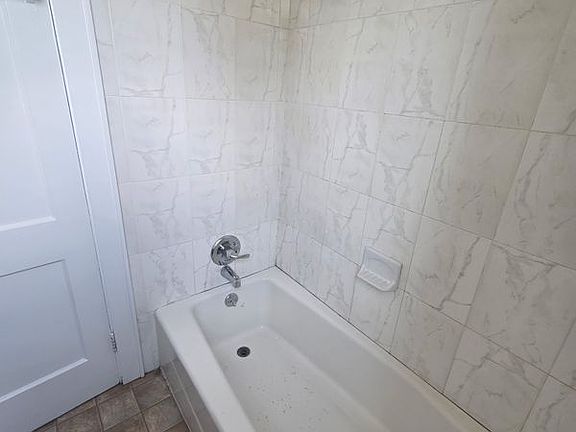 4th image of 817 Ringwood Ave #7