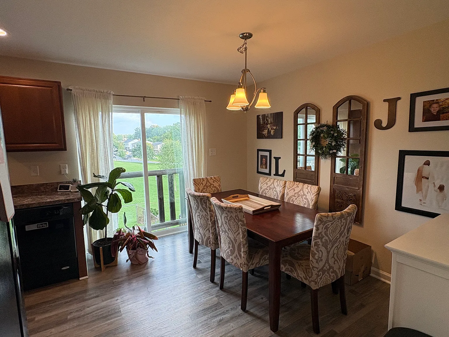 3 bed, 1116 sqft, $2,100 — Photo 3