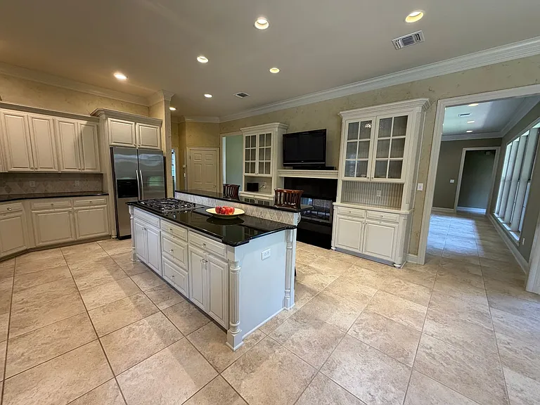 1073 Waters Edge Cir — Photo 7