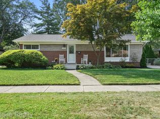 33577 Michele St, Livonia, MI 48150