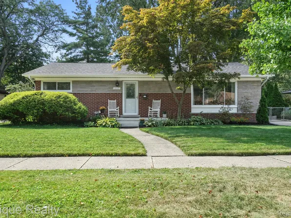 33577 Michele St, Livonia, MI 48150