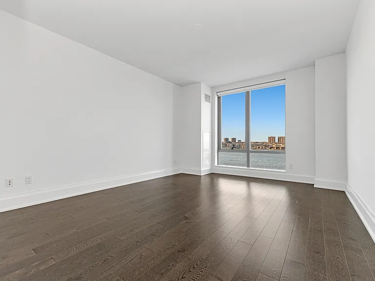50 Riverside Blvd #12A — Photo 4
