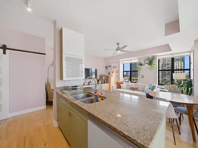 451 W Huron St #907 — Photo 10