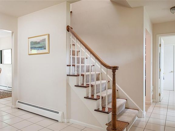 3rd image of 105 Hamilton Dr