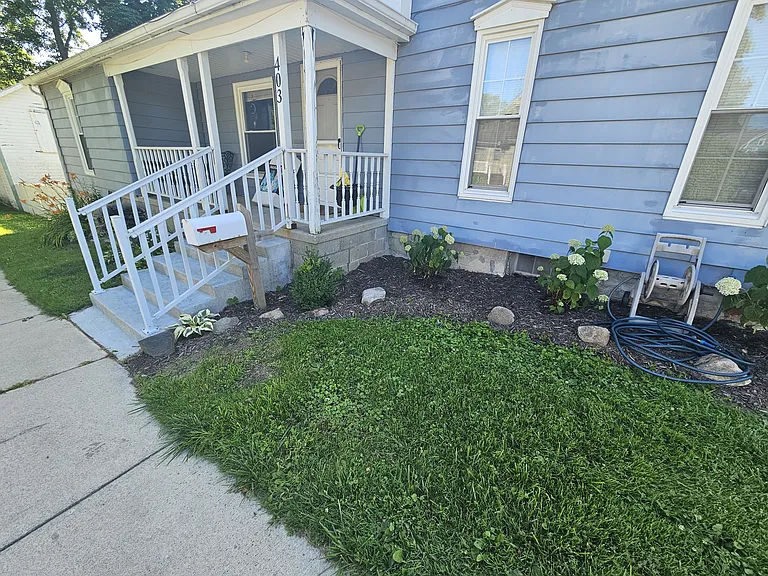 403 W Washington St — Photo 1