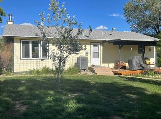 616 S 14th St, Hot Springs, SD 57747