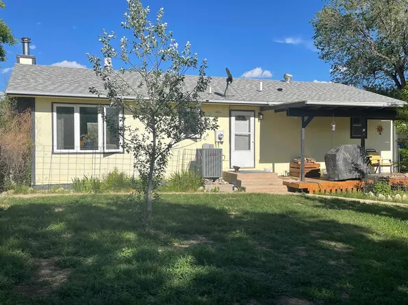 616 S 14th St, Hot Springs, SD 57747