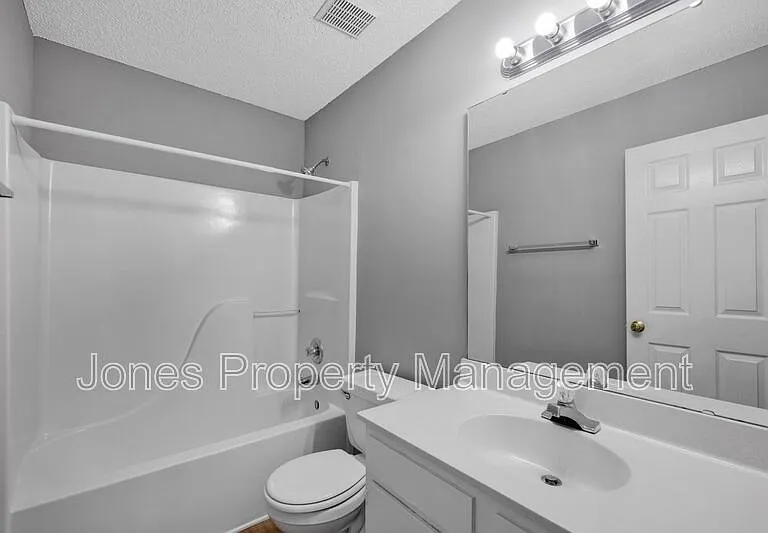 500 Jackson Park Rd #12 — Photo 32