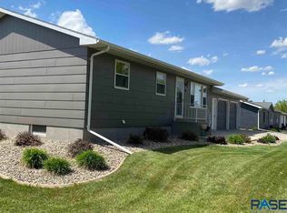 601 N Wallace St, Parkston, SD 57366