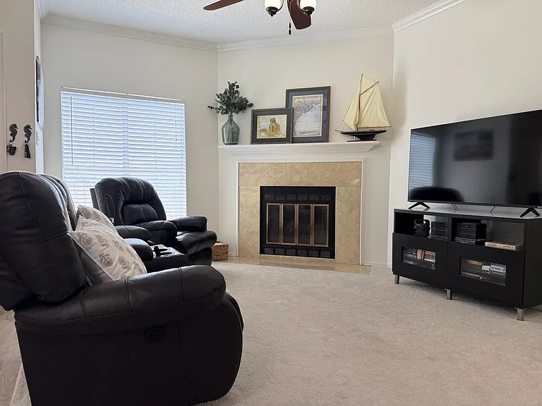 921 Marine Dr — Photo 9