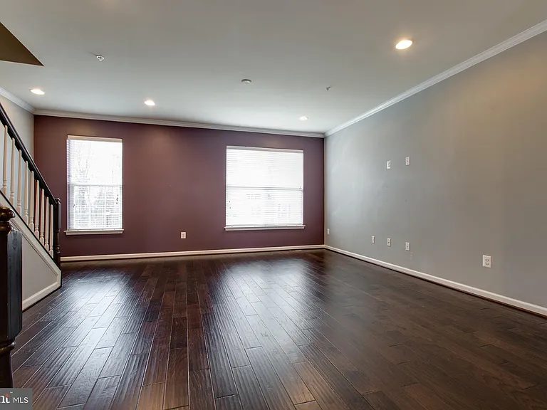 1314 Hawthorn Dr — Photo 10