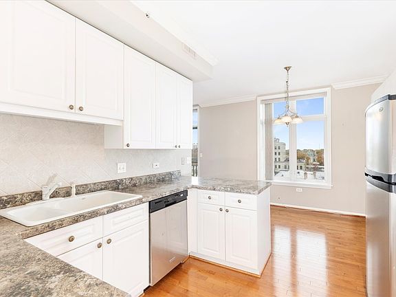 5th image of 131 W Adelaide St Unit 504