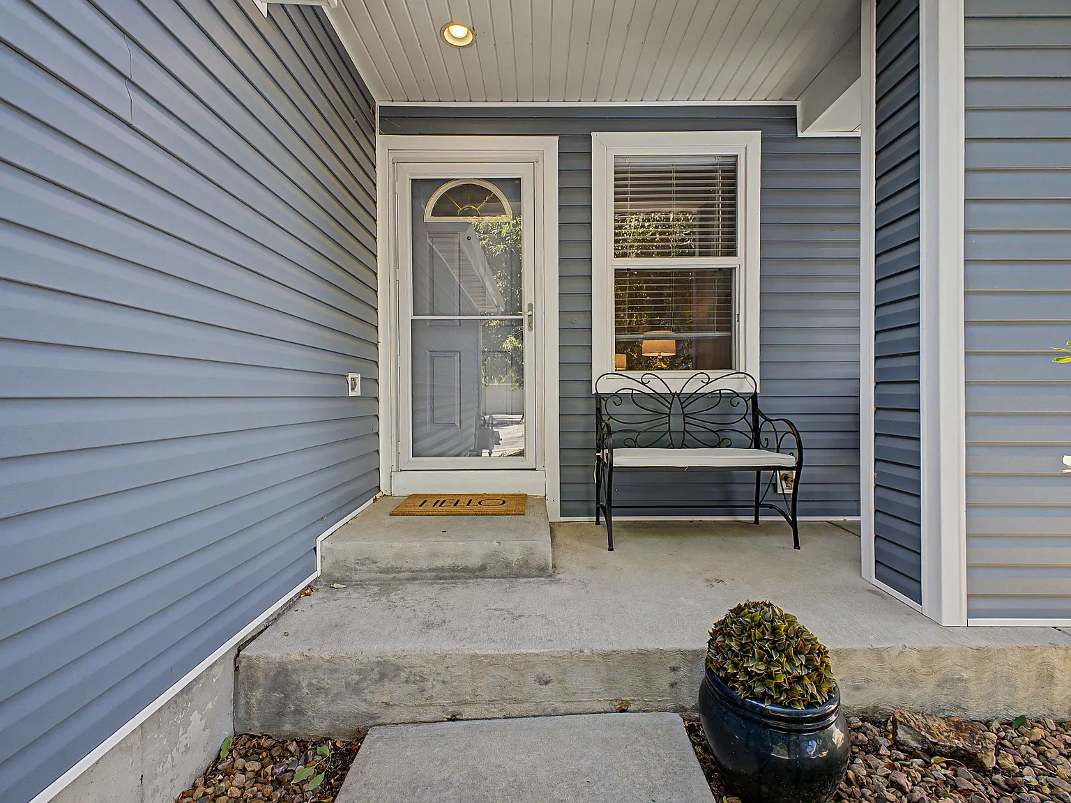 3 bed, 1.5 bath, 1240 sqft, $2,850 — Photo 3