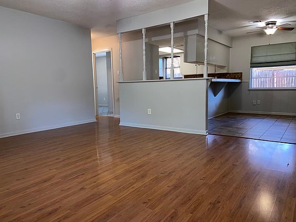 4th image of 2800 Saint Edwards Cir #A