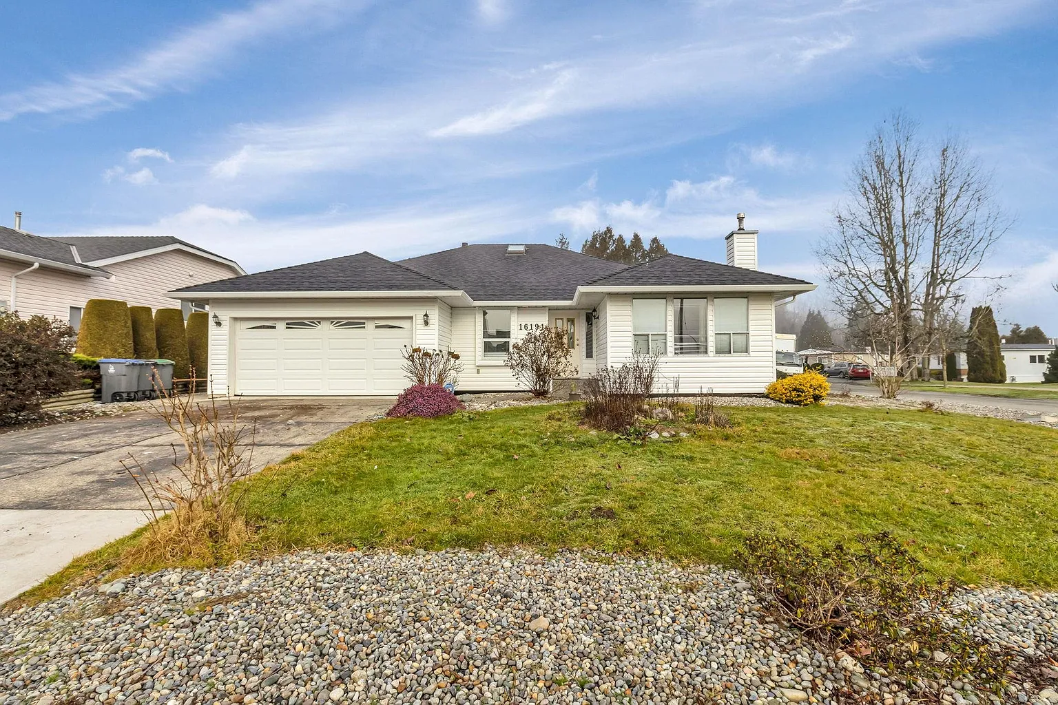 16191 16a Ave photo 1