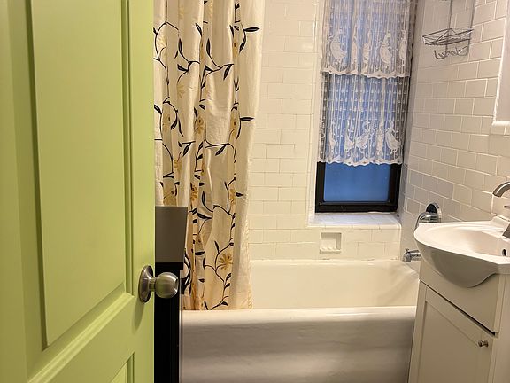 5th image of 300 8th Ave APT 1F