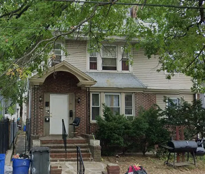 5 bed, $3,495 — Photo 1