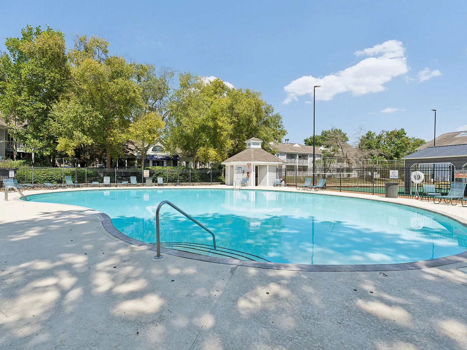 Piccadilly Apartments — Photo 4