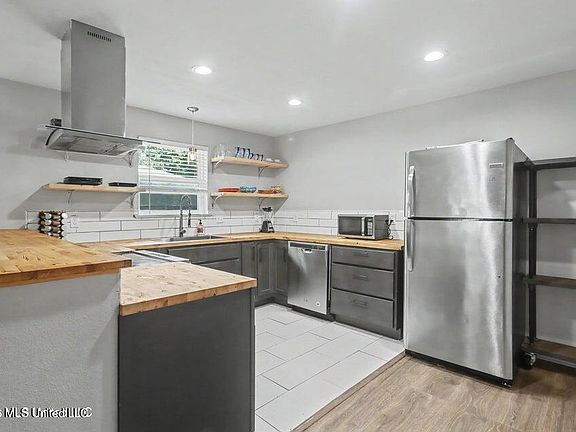 5th image of 519 23rd St #R