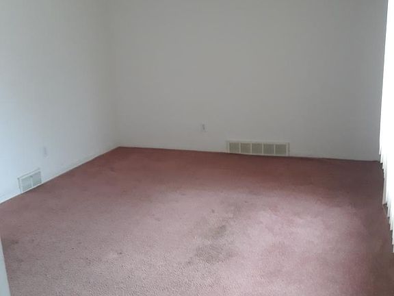 2nd image of 8467 Nightingale St
