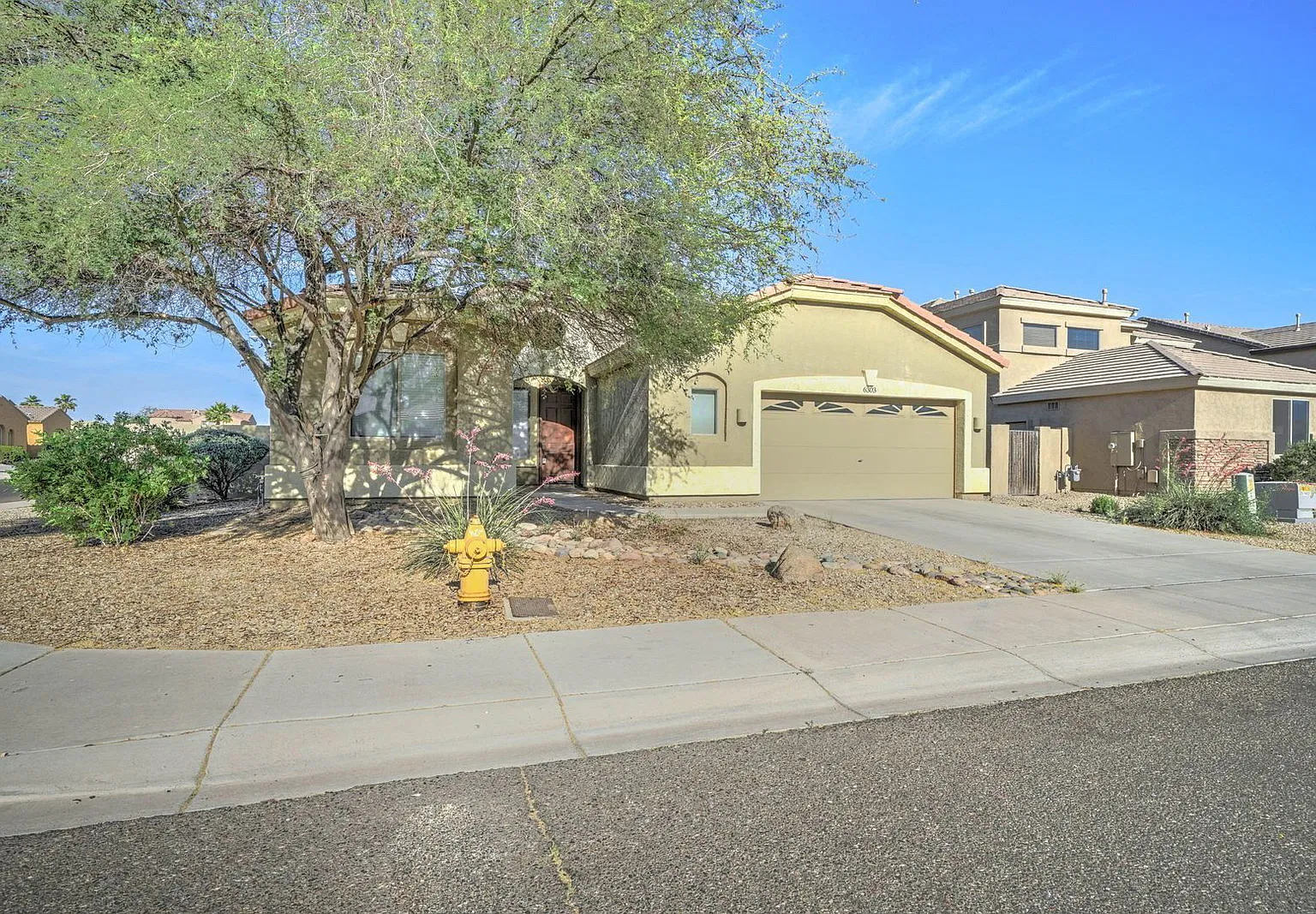 3 bed, 3.0 bath, 2092 sqft, $2,500 — Photo 3