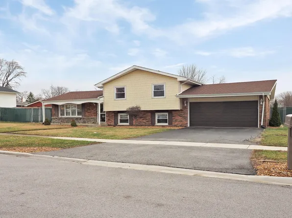 10535 S Sun Valley Ct, Palos Hills, IL 60465