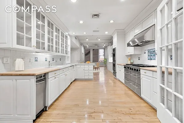 Sold by Compass | media 23