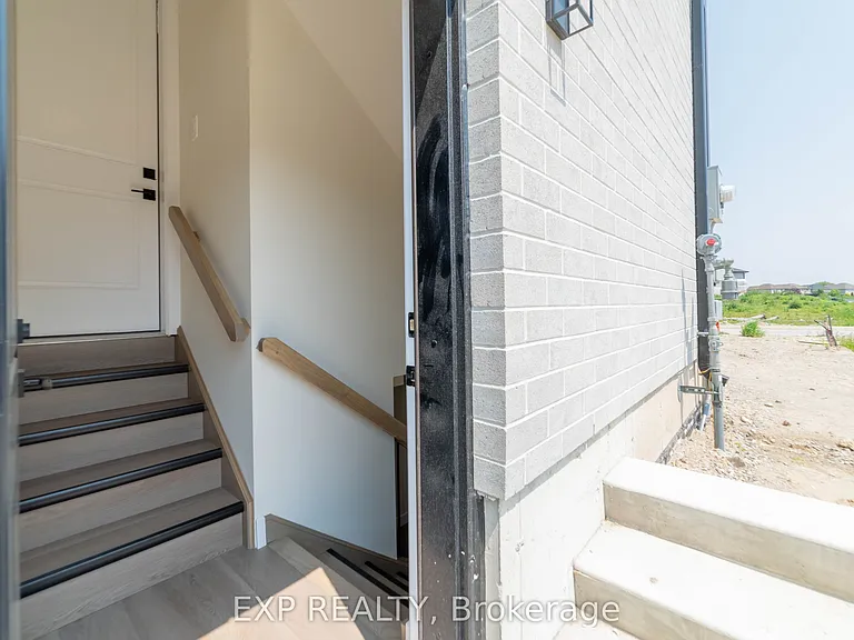266 Hesselman Cres #BASEMENT — Photo 4